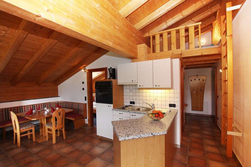 Appartement mit Essbereich und Küche bei der Seaper Ranch im Wipptal